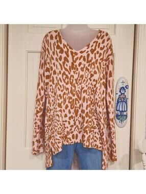 "SHOW ME YOUR MUMU" SZ. M, CLIFFSIDE SWEATER, PINK LEOPARD KNIT. NWOT. FLAWLESS
